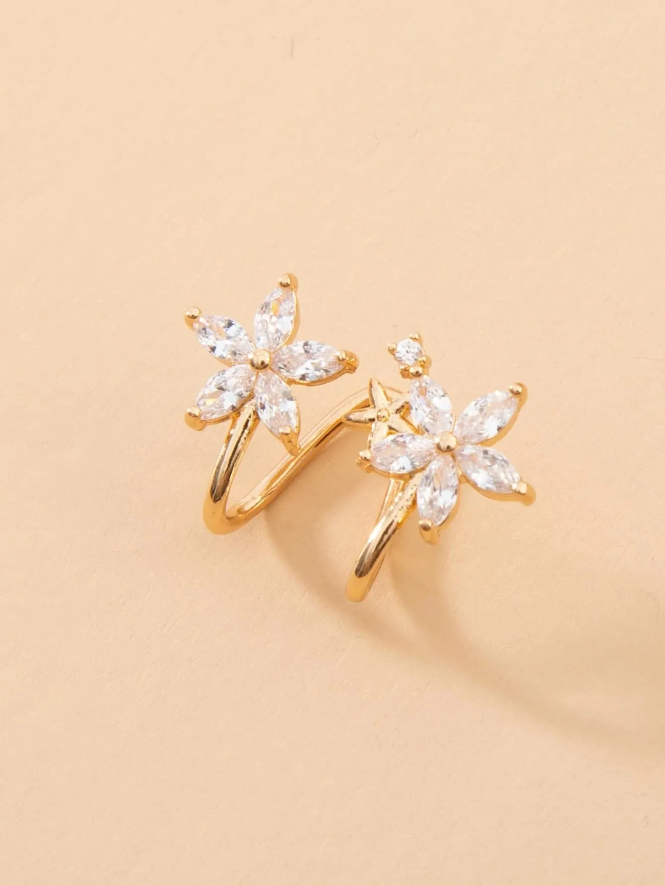 14354 1b-004 Ear Cuff floral 1 Pza