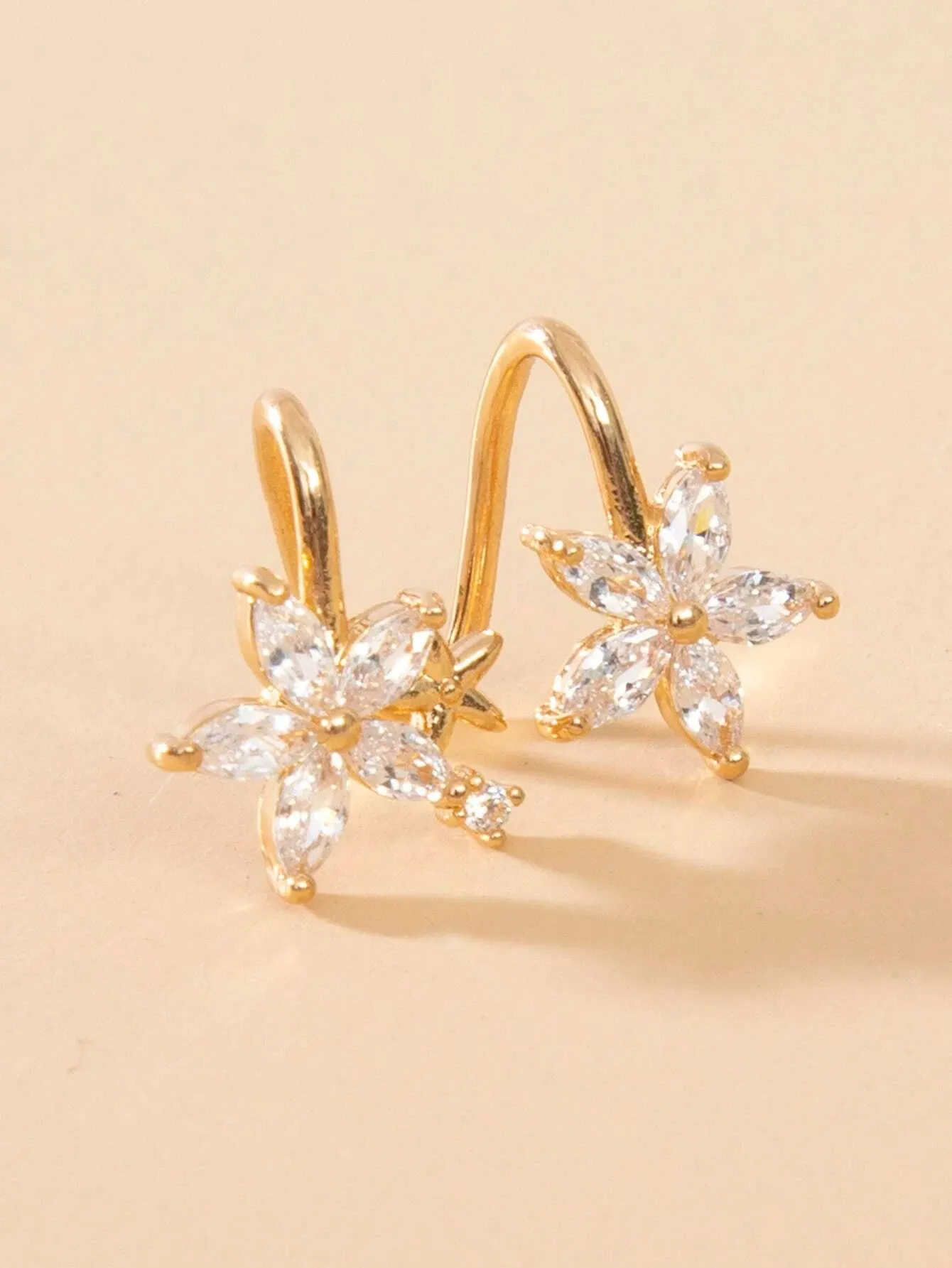14354 1b-004 Ear Cuff floral 1 Pza
