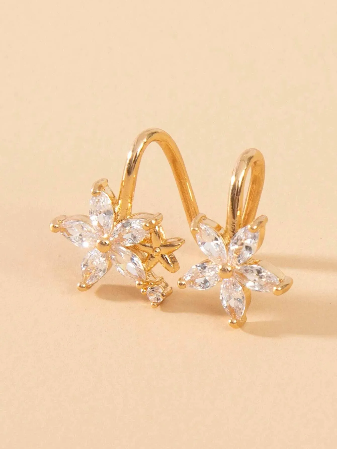 14354 1b-004 Ear Cuff floral 1 Pza