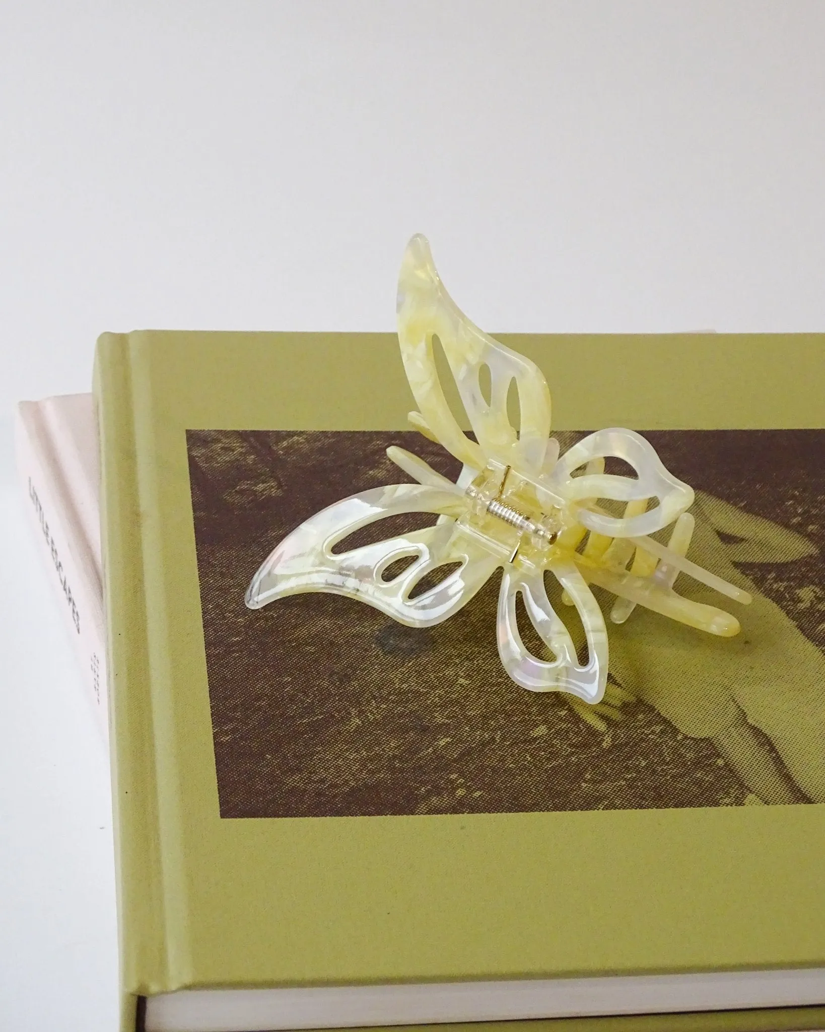 Claw Clip Big Butterfly Yellow Beige