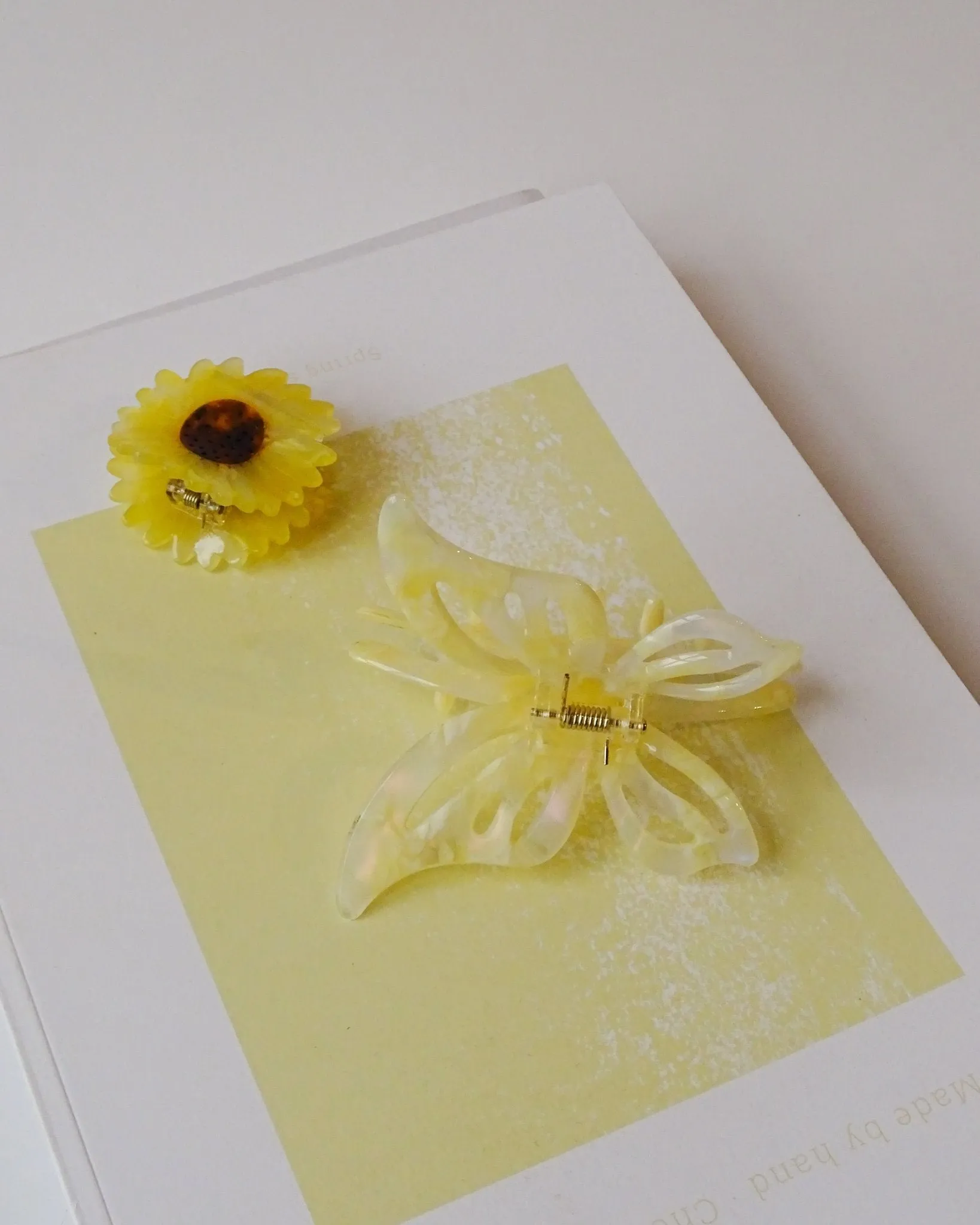 Claw Clip Big Butterfly Yellow Beige