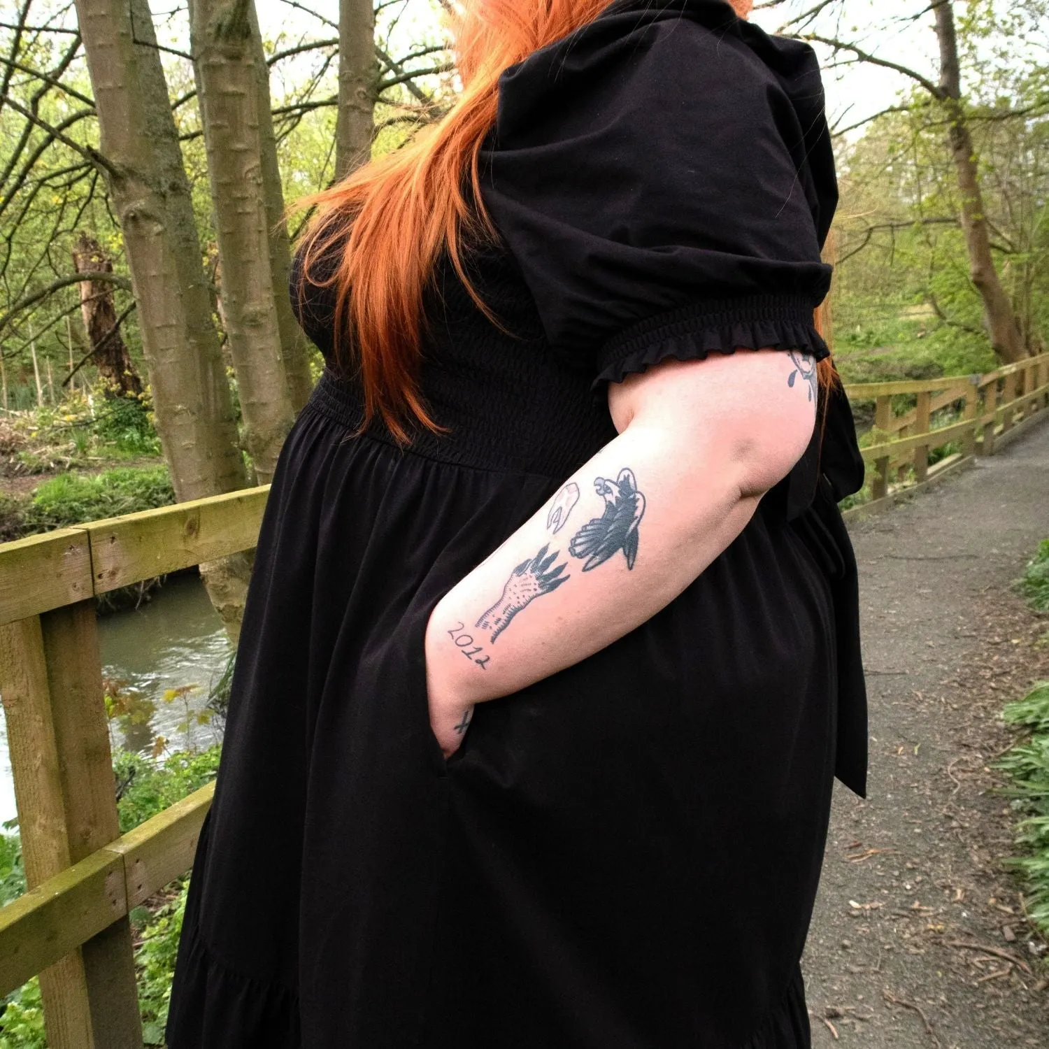 Gerafftes Midikleid - Schwarz